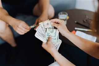 Độ tuổi kiếm tiền dễ nhất của 12 con giáp, lộc rơi vỡ đầu làm gì cũng giàu