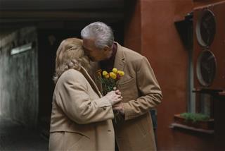 Tử vi hôm nay 9/1/2022 về tình cảm của 12 con giáp: Dần nóng tính, Thân giỏi ngoại giao