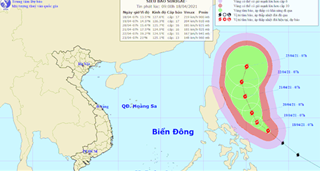 Yêu cầu các địa phương sẵn sàng ứng phó siêu bão Surigae rất nguy hiểm, mạnh cấp 17