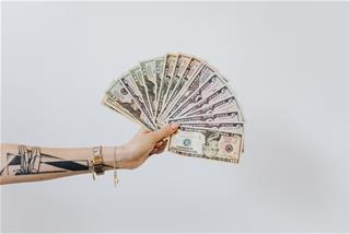 Tử vi hôm nay 25/4/2021 về tài lộc của 12 con giáp: Ai cần căn ke lại chi tiêu