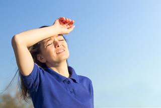 Miền Bắc nắng nóng gay gắt đến hết tuần khi có mưa giông mạnh