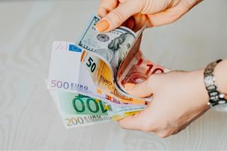 Tử vi hôm nay 21/7/2021 về tài lộc của 12 con giáp: Ai cần cẩn thận đầu tư?