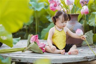 Xem bói vận mệnh tương lai cho con theo giờ sinh, sướng khổ biết ngay trong 3 giây!