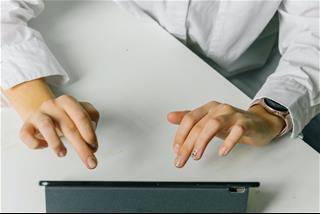 Tử vi hôm nay: Top 4 tuổi hạnh phúc ngập tràn ngày 12/6/2022