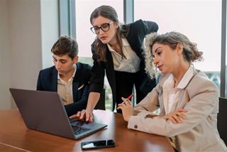 Top 5 cung hoàng đạo sự nghiệp khó khăn năm 2023