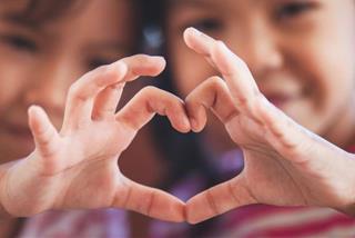 Xếp hạng mức độ thích làm việc thiện của 12 chòm sao: Ai vô tư tới mức quên cả bản thân mình?