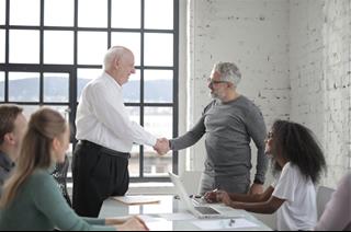 Tử vi hôm nay: 4 tuổi may mắn công việc nhất ngày 14/9/2022, ăn nên làm ra hơn người!