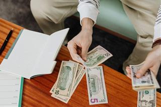 Thần Tài ưu ái ban tài ban lộc, con giáp nào may mắn kiếm tiền như hái vào cuối tuần này (10-11/9)?