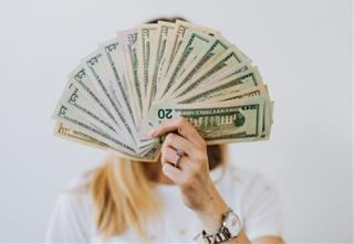 Tháng 4/2023 được Thần Tài ghé qua, ngưỡng mộ khả năng kiếm tiền đánh đâu thắng đó của 5 chòm sao này