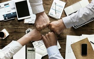 Tử vi hôm nay: 4 con giáp gặt hái thành công ngày 11/8/2023, mưu sự thuận lợi