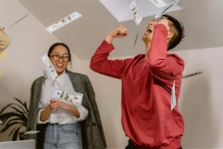 Hưởng PHÚC từ Tổ tiên: 4 con giáp có duyên với Thần Tài trong tuần mới (2-8/10), lộc lá tự động kéo đến