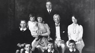 5 bí quyết để đời giúp gia tộc Rockefeller giàu có suốt 7 đời, gần 100 năm qua