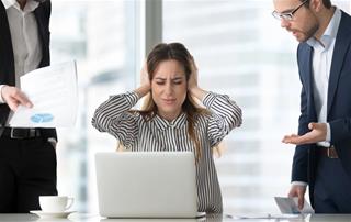 Khi không biết ra quyết định hãy túm lấy "phao cứu sinh" bằng những câu hỏi này