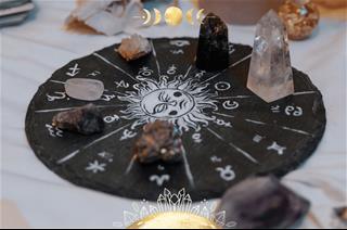 Xui xẻo lùi xa: Những phụ kiện may mắn nhất định phải có cho 12 cung hoàng đạo năm 2025