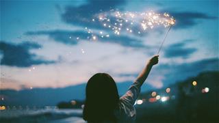 Cuối tuần từ 1-2/6, chúc mừng 3 chòm sao ẵm trọn vận MAY trong công việc, học hành!