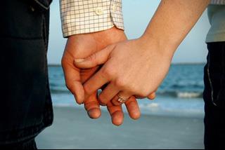 Phản ứng cực LẠ của 12 chòm sao nam trước các cô gái chủ động: Ai cực thích - ai né vội?