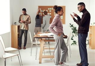 Cách 12 chòm sao làm quen môi trường mới: Ai dễ dàng hòa nhập với mọi người?