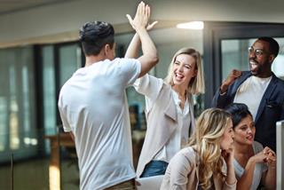 Tử vi hôm nay: 4 con giáp vượng công danh ngày 3/11/2025, tiền đồ rộng mở