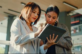 Chẳng cần ai GIÚP, cuối tuần này 11-12/10 có Trời thương, 3 con giáp ăn nên làm ra bất ngờ!