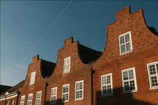 Tử vi thứ 2 ngày 1/12/2025 của 12 con giáp: Sửu bị xáo trộn, Thìn bế tắc