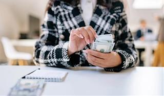 Top 3 con giáp đón may mắn vàng, thu hút hết lộc lá của thiên hạ vào giữa tuần (19-21/3)