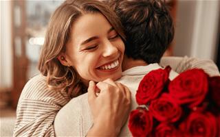 Dự đoán tình yêu qua tháng sinh âm lịch: Ai nồng cháy, ai thích kiểm soát?