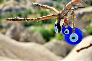 Bùa mắt quỷ là gì? Đâu là bí mật về quyền lực ngàn năm của loại bùa độc đáo