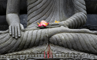 Phật dạy hành trình tu tập trọn vẹn nhất: Phước Đức là lộ phí, Công Đức là đèn soi