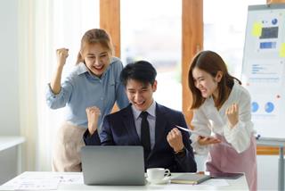 Tháng 6 TRÚNG mánh - Vũ trụ thiên vị, 3 chòm sao này có sự nghiệp BỨT PHÁ, tăng tốc gấp đôi người khác!