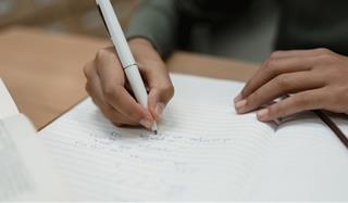 Nét chữ đổi, vận mệnh dời: Cách viết chữ giúp bạn xoay chuyển tài vận, dễ hút tiền tài