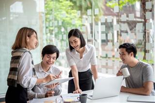 Cuối tháng 7 Dương, Thần Tài hoan hỉ cho 4 tuổi này sắm VÀNG tích trữ, tiền bạc công danh có đủ!