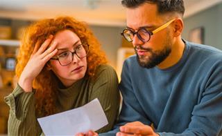 Ngôn từ thiếu thốn: Lý do thực sự ám ảnh của người luôn túng thiếu