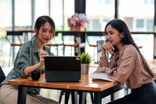 3 con giáp đón ''cơ hội VÀNG'' cuối năm 2026: Sự nghiệp nở hoa, TIỀN bạc dư dôi