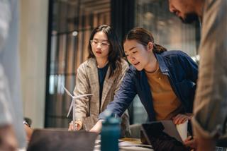 Ngày mới 21/8/2026 quý nhân RẤT ưu ái 4 con giáp này, sự nghiệp vô cùng rực rỡ