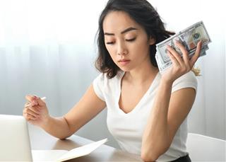 Trước tuổi 30 bạn nên tiết kiệm bao nhiêu tiền? Bạn đã chạm mốc hay vẫn đang loay hoay?