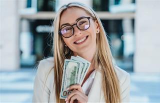 Năng lượng vàng ngày 8/8/2026: Gọi tên con giáp HỐT BẠC gom may của mọi người