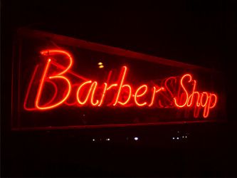 Chú ý với biển quảng cáo