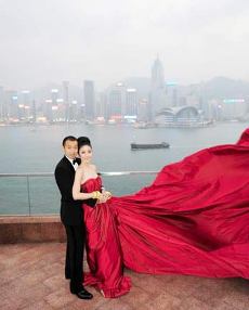 Nên mặc áo cưới màu đỏ hay trắng?