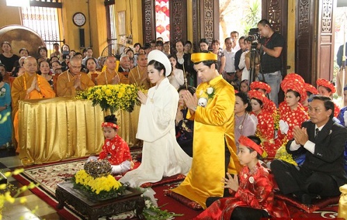 Đám cưới trên chùa - ấm áp và ý nghĩa