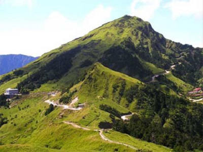 Núi Hữu Bật có đặc trưng gì?