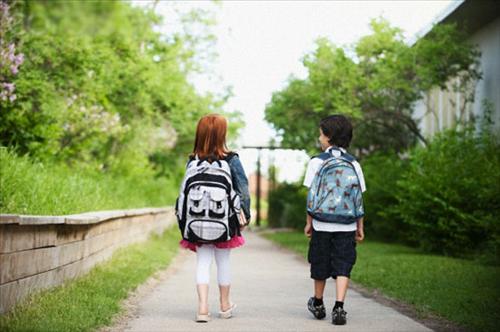 3 cặp đôi hoàng đạo thích yêu lặng thầm