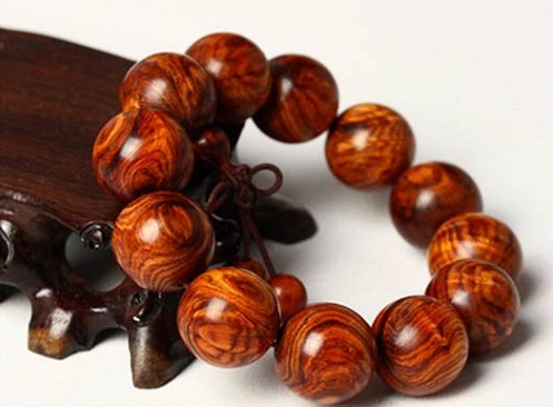 Thực hư vòng gỗ sưa tránh tà trong tháng cô hồn