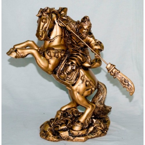 Đặt tượng Quan Công bảo hộ bình an trong xe ô tô