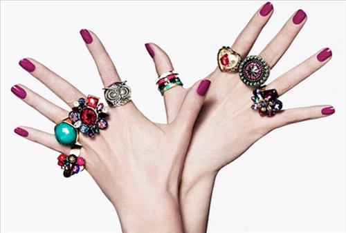 Ngón tay đeo nhẫn tiết lộ vận may hay điều xui của bạn