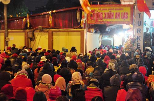 Cúng sao hạn: Trăm triệu có giải được “vận đen“?