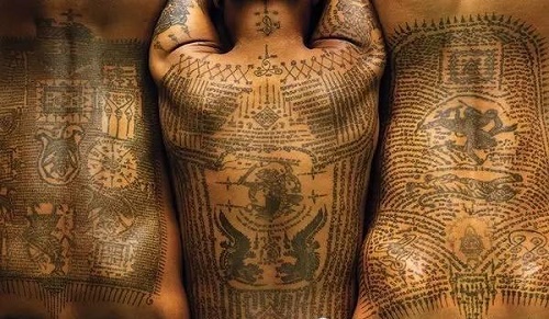 Tại sao người Thái Lan xăm kinh Phật lên mình?