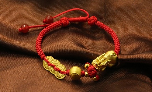 Mách chị em đeo "Dây cát tường" chống ế vô cùng hiệu quả