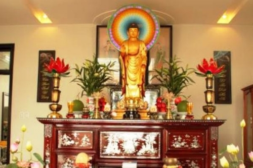 Cách lau dọn bàn thờ rằm tháng 7 thế nào để không phạm kị?