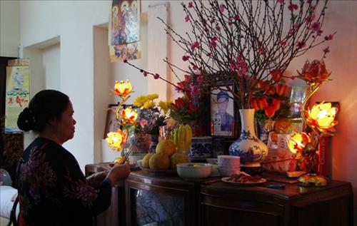 2 sai lầm trong cúng bái ngày Tết khiến tài lộc tiêu tan