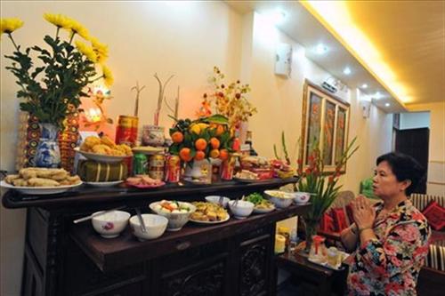 Cách rút chân bát hương và vệ sinh bàn thờ ngày cuối năm